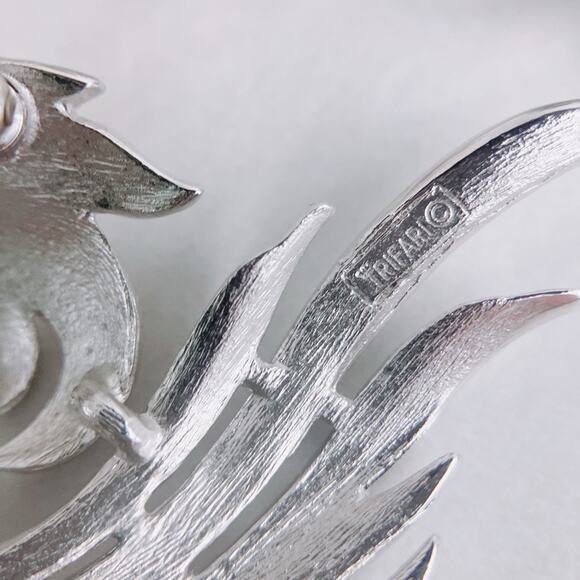 VTG Signed Crown TRIFARI Silver Tone Brooch Earrings Set MCM 50s-60s Clip-Ons - Picture 6 of 9